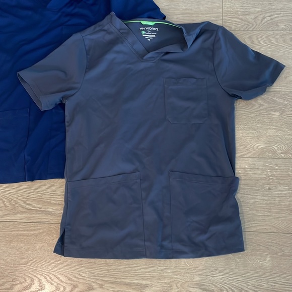 HH Works Men’s Scrub Top - Picture 4 of 4